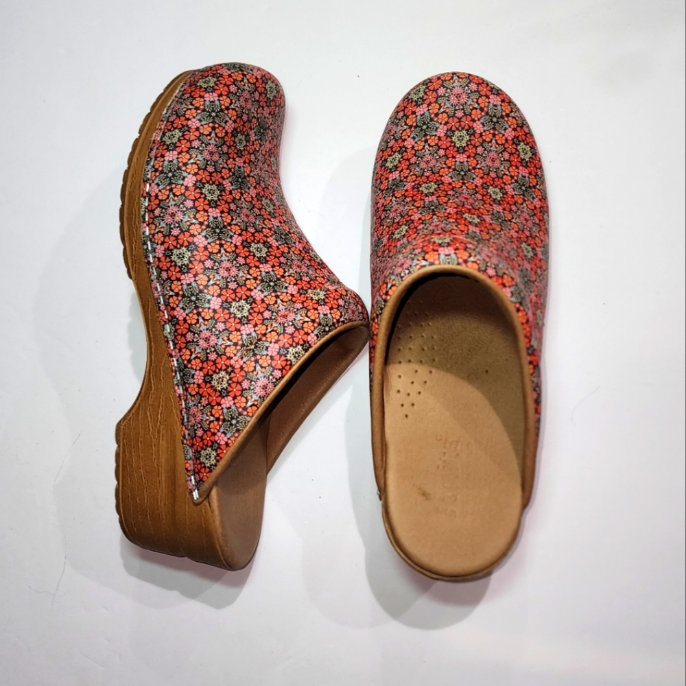 Sanita Rajan German Clogs Flower Pattern Slip On Comfort Shoes Vegan Size 7.5